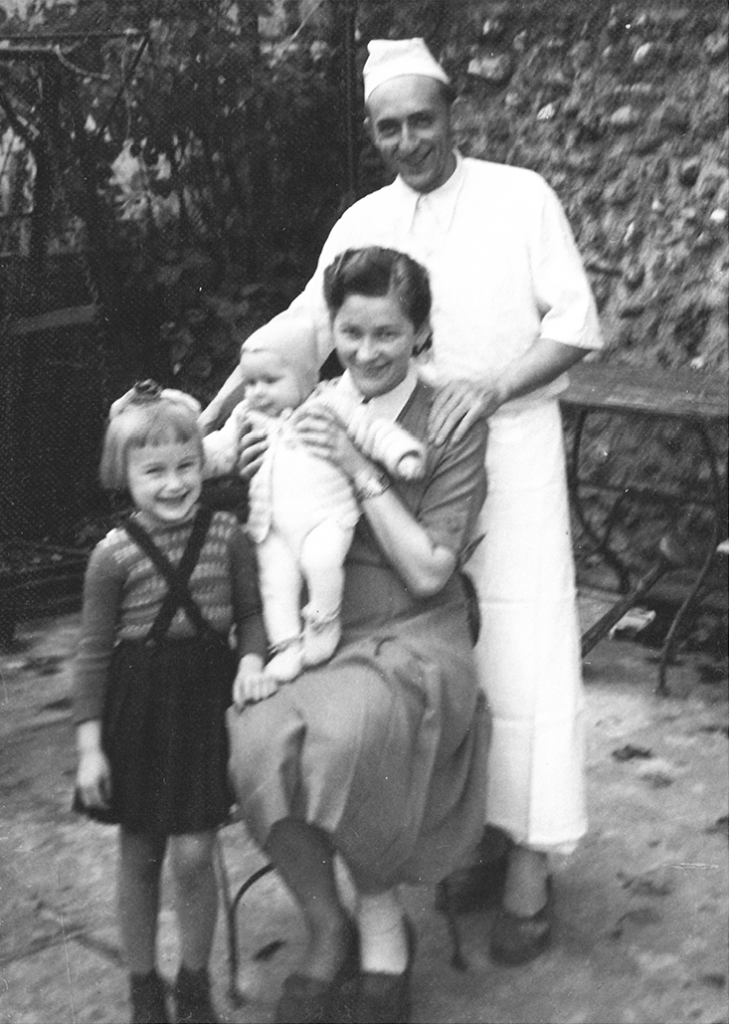 Familienfoto von 1954, Josef und Hilda Lehrbach mit Kindern Josef jun. und Hilda jun.