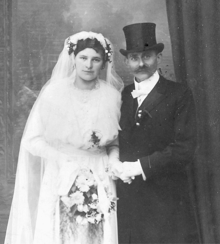 Hochzeitsbild von Karl Junior und Elisabeth Lehrbach in schwarz-weiß in Jahr 1875