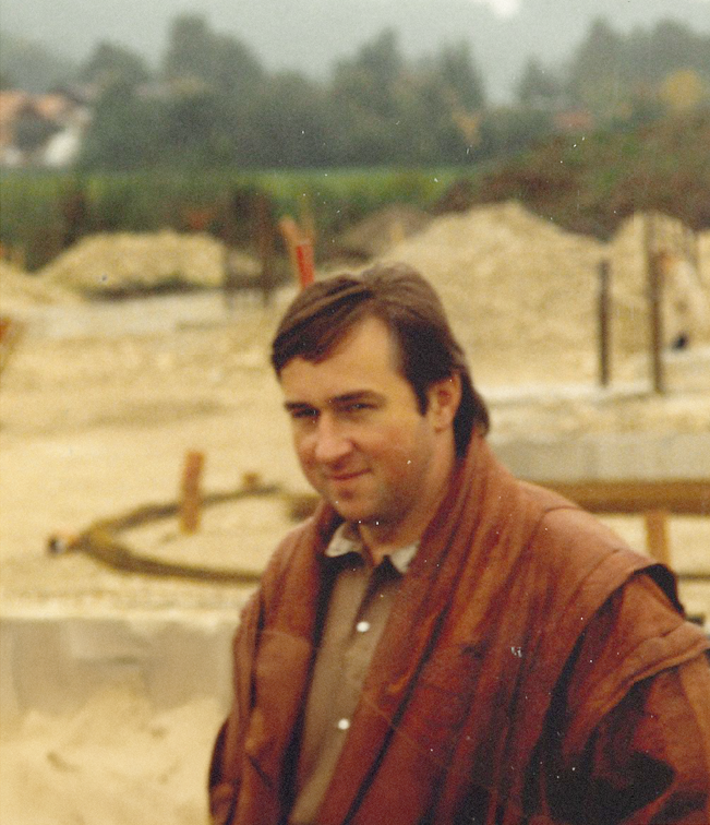 Josef Karl Lehrbach 1988 auf der Baustelle des neuen Gebäudes des Backhauses Lehrbach.